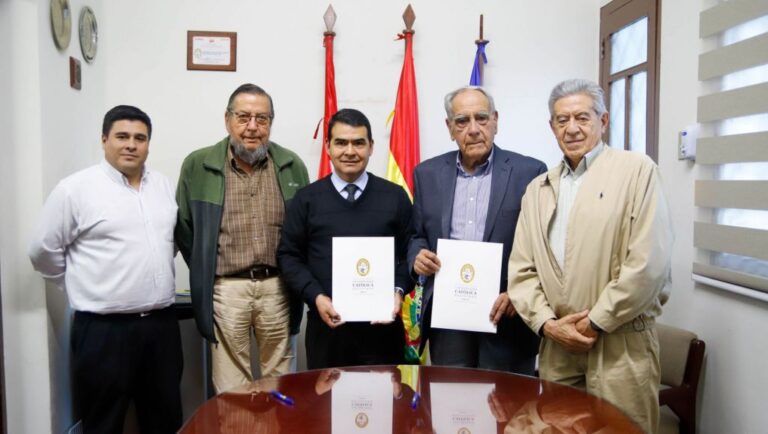 Universidad Católica Boliviana Tarija firma convenio con la Sociedad de Etnografía e Historia de Tarija